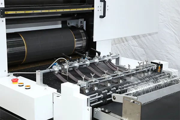 Cụm bế khuôn và bóc tách biên thải